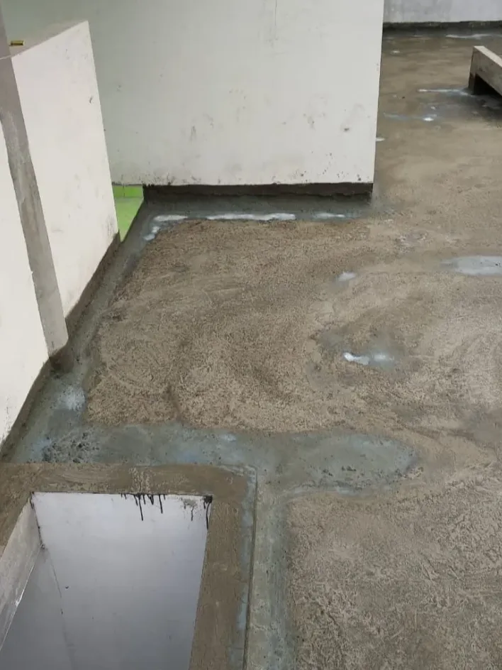 Cementitious waterproofing coating